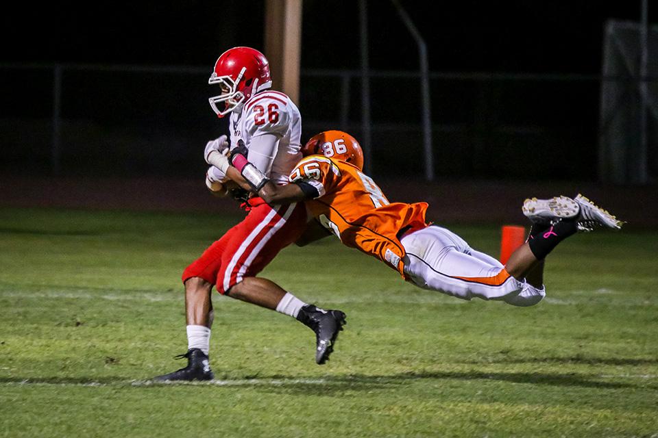 Photo by Ben Liu 15
Isaiah Oliver 15 makes a touchdown catch Oct. 2 against Corona Del Sol. Brophy defeated Corona Del Sol 55-7.