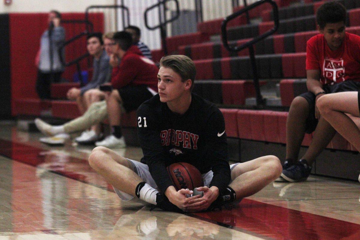 Photo by Edwin Perez ‘18 | Ben Paul ’18 streches during warmups of the Quaterfinal Perry game.