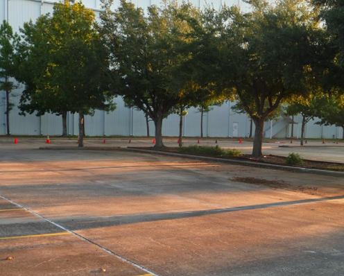 Abandoned parking lot near a business by BFS Man. Photo courtesy of Wikimedia Commons.
