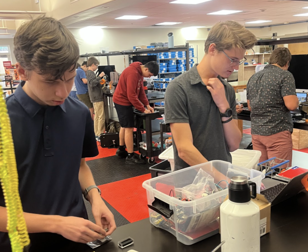 Ryan McCoy ‘29 (left) and Shane Smith ‘26 (right) work on electronics for the Desert Sky 2 launch after school in the Innovation Commons on Thursday Nov 6. The club is in its final stages of preparation before the launch.